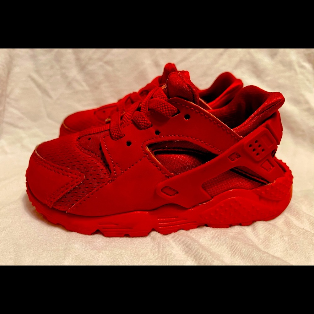 Nike Huarache Run. Toddlers 7c. University Red